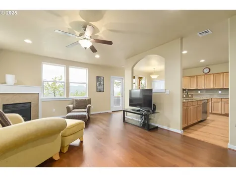 545 Mountaingate Drive Springfield OR 97478