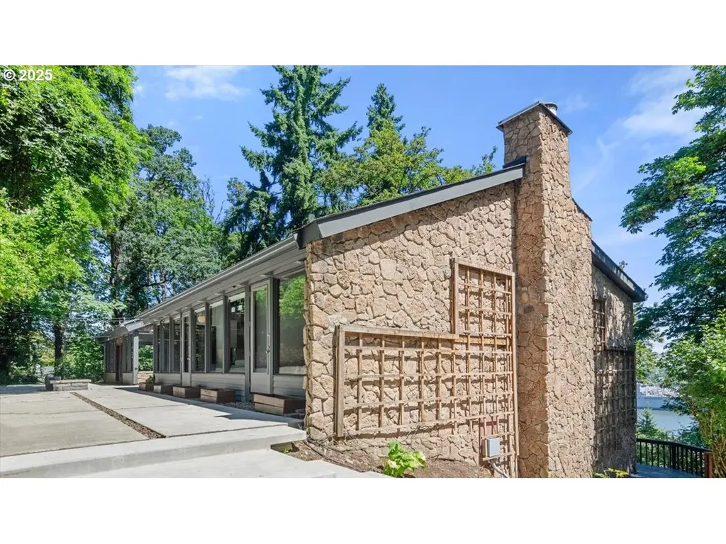 9335 NW Roseway Avenue Portland OR 97231