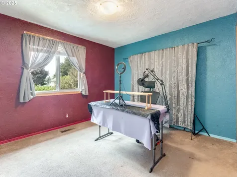 3697 Silverstone Drive NE Salem OR 97305