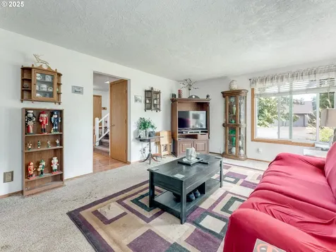 3697 Silverstone Drive NE Salem OR 97305