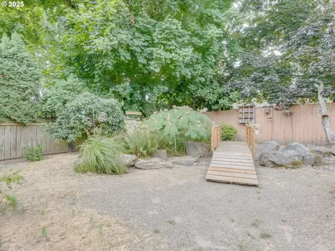3697 Silverstone Drive NE Salem OR 97305