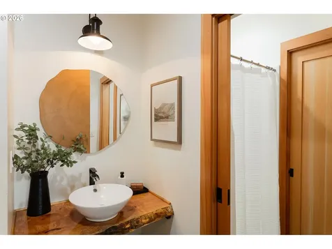 85535 Lancer Lane Eugene OR 97405