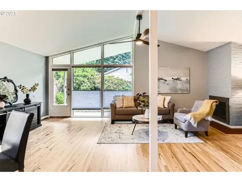 1925 SW Knollcrest Drive Portland OR 97225