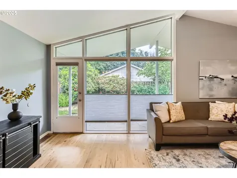 1925 SW Knollcrest Drive Portland OR 97225