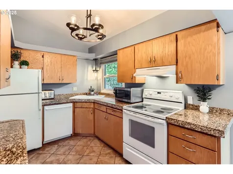 1925 SW Knollcrest Drive Portland OR 97225