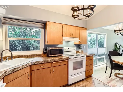 1925 SW Knollcrest Drive Portland OR 97225