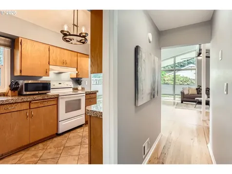 1925 SW Knollcrest Drive Portland OR 97225