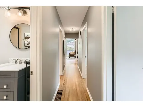 1925 SW Knollcrest Drive Portland OR 97225