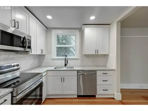 1827 SE Oak Street Portland OR 97214