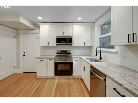 1827 SE Oak Street Portland OR 97214