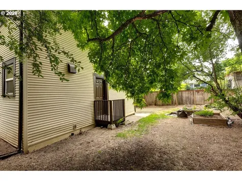 1827 SE Oak Street Portland OR 97214