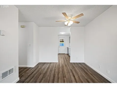 4883 Elderberry Loop Springfield OR 97478