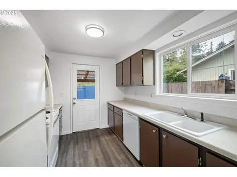 4883 Elderberry Loop Springfield OR 97478