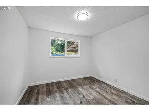 4883 Elderberry Loop Springfield OR 97478