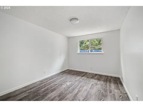 4883 Elderberry Loop Springfield OR 97478