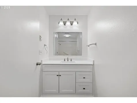 4883 Elderberry Loop Springfield OR 97478