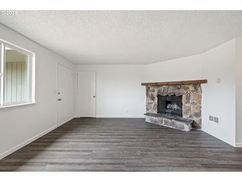 4883 Elderberry Loop Springfield OR 97478