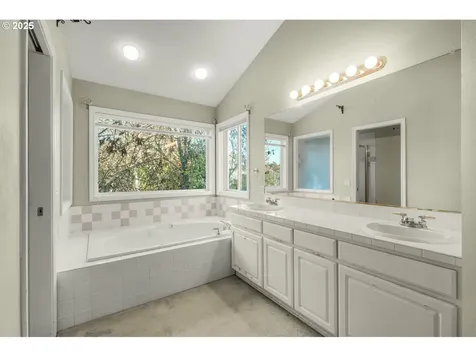 28525 SW Cascade Loop Wilsonville OR 97070