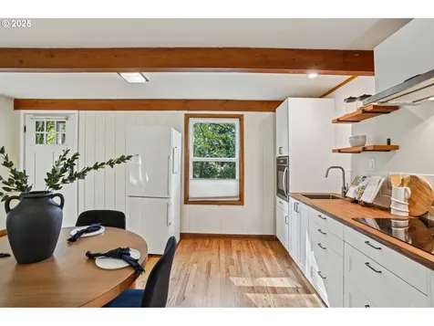 1600 SW Upland Drive Portland OR 97221