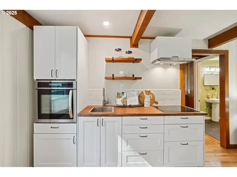 1600 SW Upland Drive Portland OR 97221