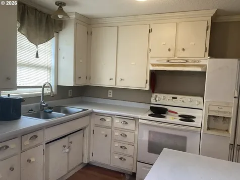 645 S 14th Street Cottage Grove OR 97424