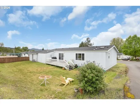150 Adams Loop Roseburg OR 97471