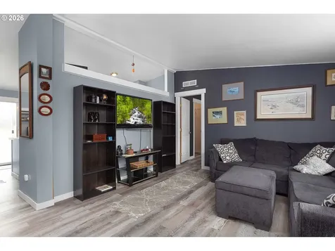 150 Adams Loop Roseburg OR 97471