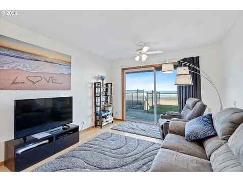 145 NW Inlet Avenue Lincoln City OR 97367
