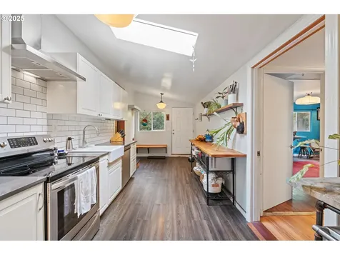 9342 N Saint Johns Avenue Portland OR 97203