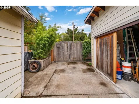 9342 N Saint Johns Avenue Portland OR 97203