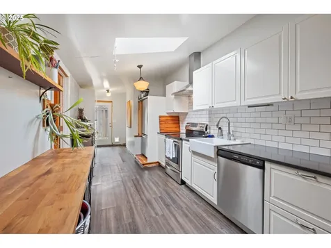 9342 N Saint Johns Avenue Portland OR 97203