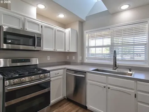 1688 NE Coburn Drive Mcminnville OR 97128