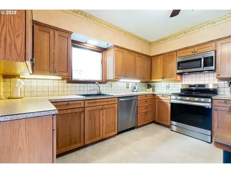 1943 SE 22nd Avenue Portland OR 97214
