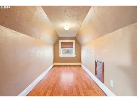 1943 SE 22nd Avenue Portland OR 97214