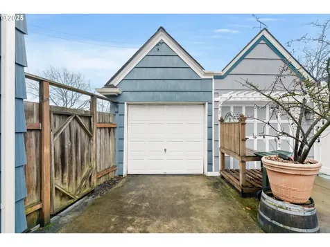 1943 SE 22nd Avenue Portland OR 97214