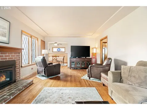 1943 SE 22nd Avenue Portland OR 97214