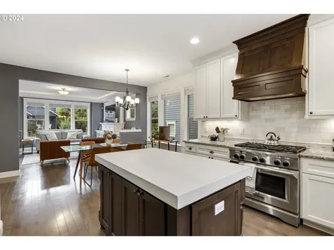 8235 SW 47th Avenue Portland OR 97219