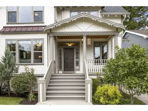 8235 SW 47th Avenue Portland OR 97219