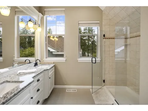 8235 SW 47th Avenue Portland OR 97219