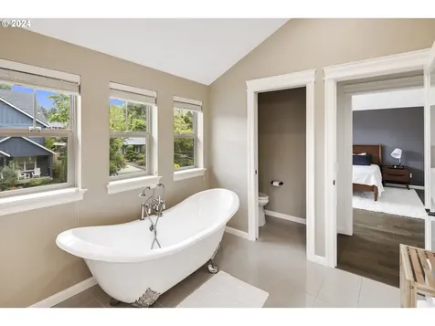 8235 SW 47th Avenue Portland OR 97219
