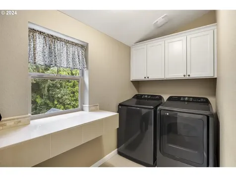 8235 SW 47th Avenue Portland OR 97219