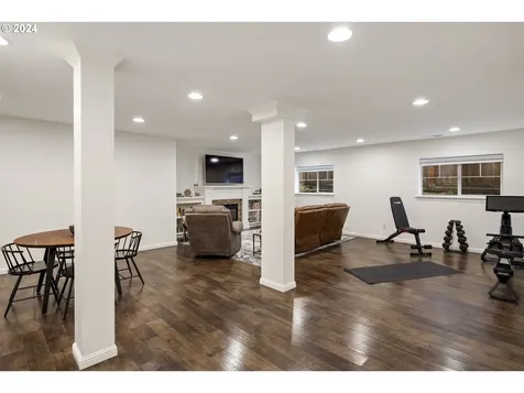8235 SW 47th Avenue Portland OR 97219