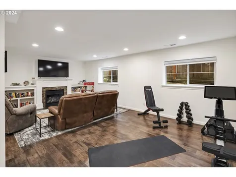 8235 SW 47th Avenue Portland OR 97219
