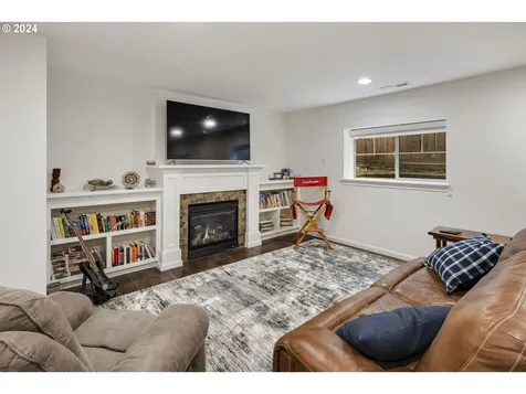 8235 SW 47th Avenue Portland OR 97219