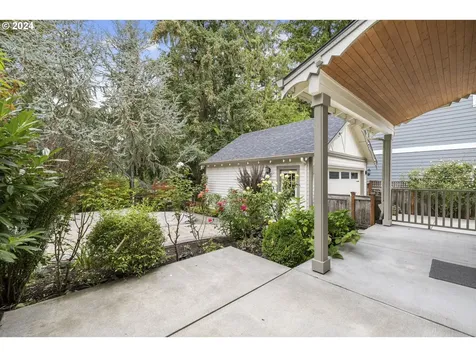 8235 SW 47th Avenue Portland OR 97219