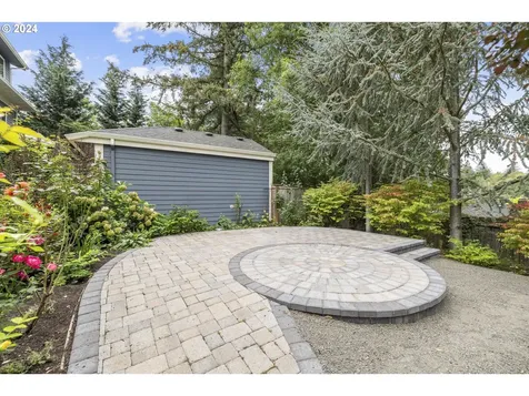 8235 SW 47th Avenue Portland OR 97219