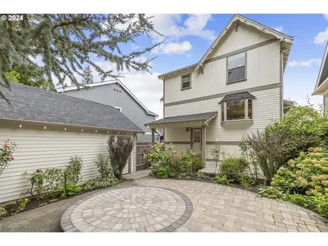 8235 SW 47th Avenue Portland OR 97219