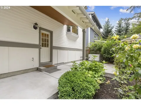 8235 SW 47th Avenue Portland OR 97219
