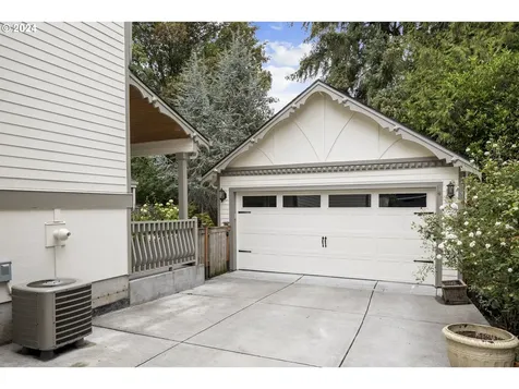 8235 SW 47th Avenue Portland OR 97219