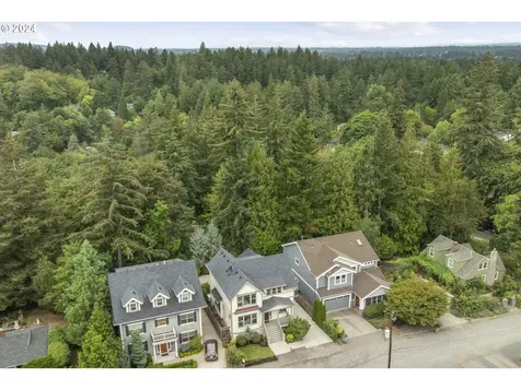 8235 SW 47th Avenue Portland OR 97219
